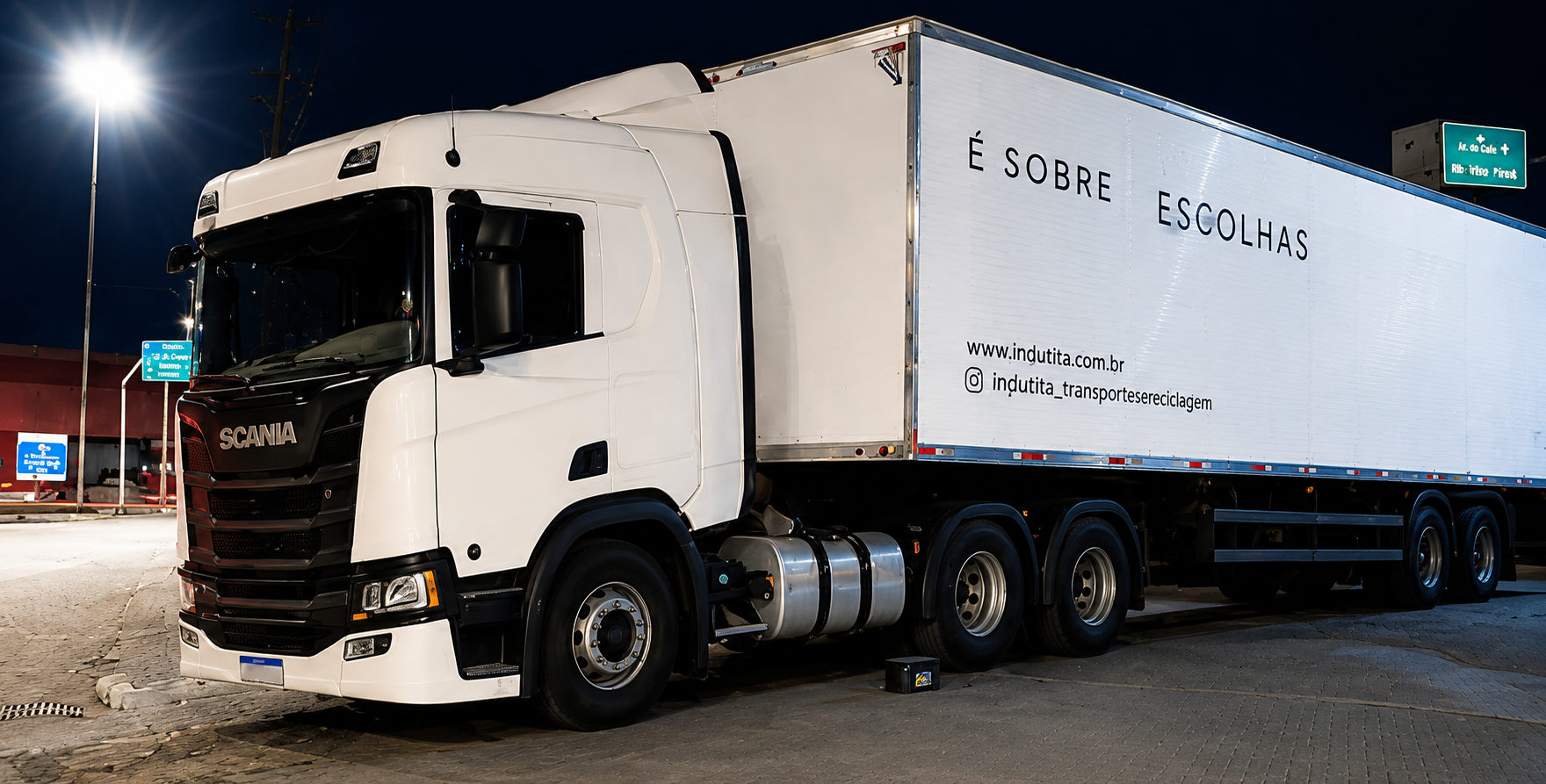 Caminhão Scania com carreta atendido pela MM Romeiro Car